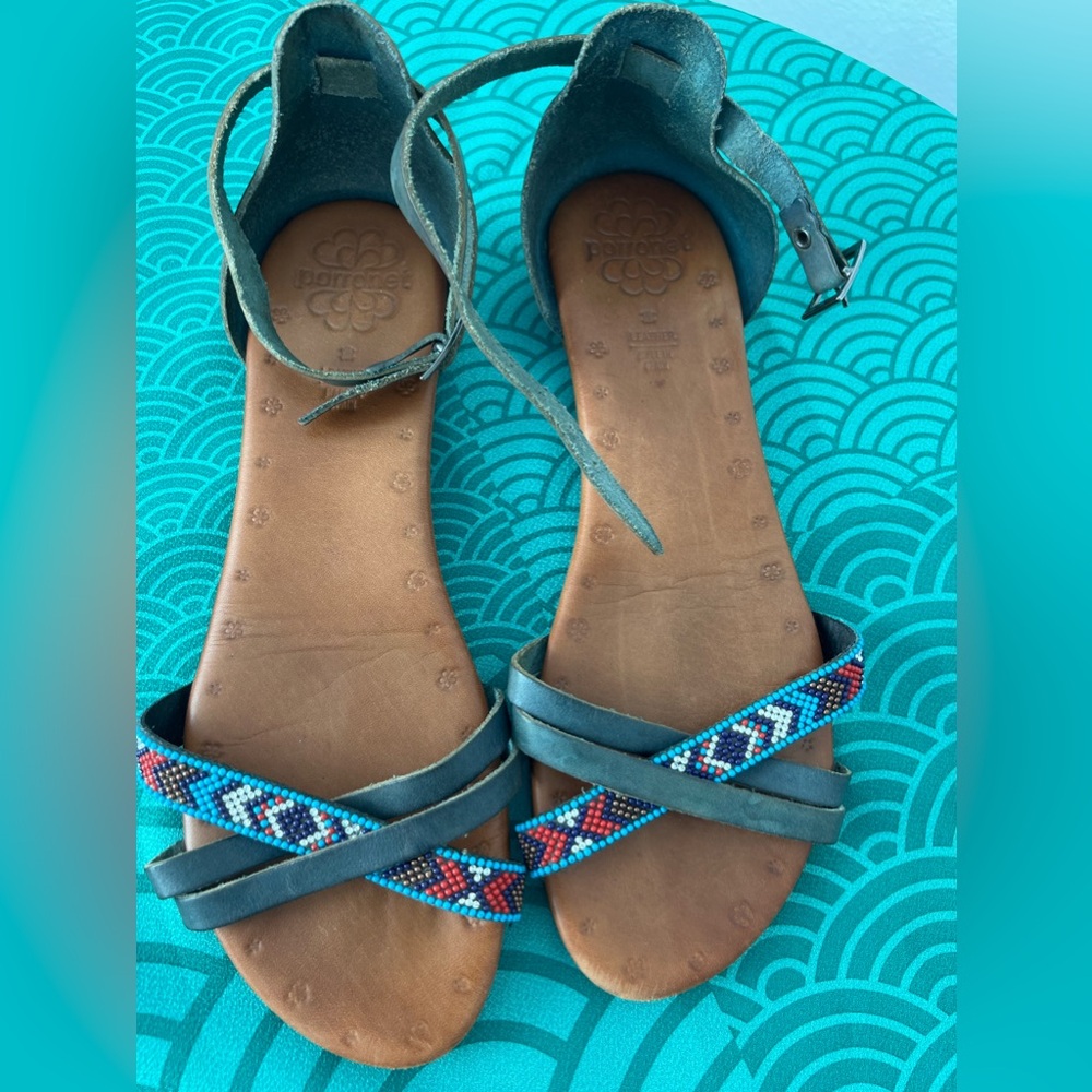 Very comfortable women's sandals. .The insole is soft and very comfortable.